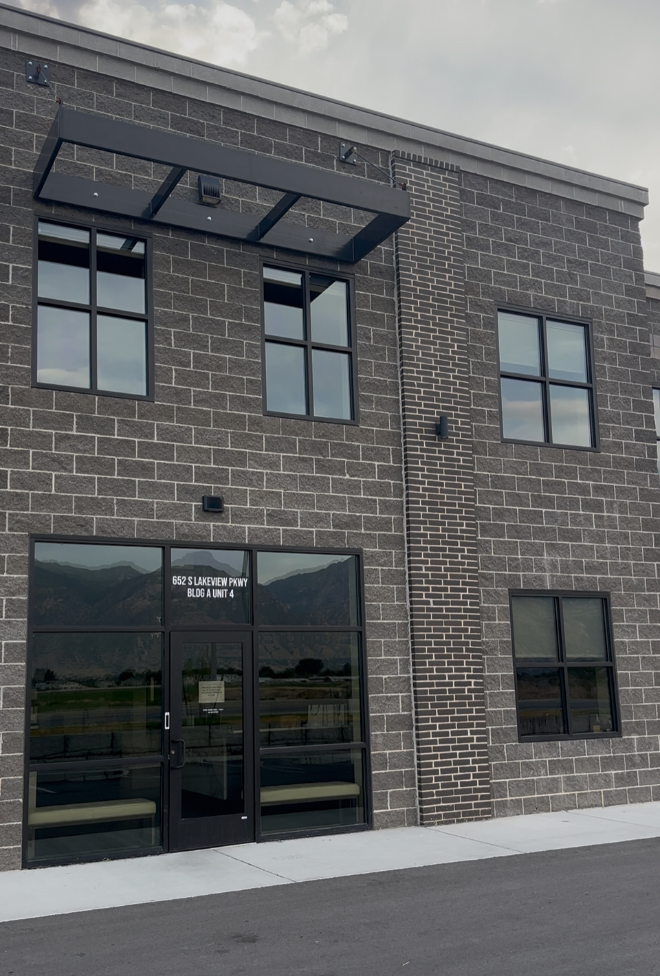 Commercial window cleaning Utah business storefront